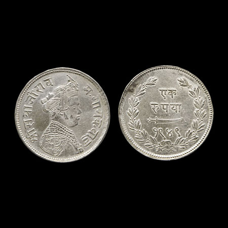 Baroda, Silver Rupee, 11.30gm, Sayaji Rao III, VS 1949, Milled coinage. KM Y36. Very Fine+