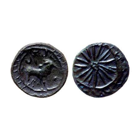 Pallavas of Kanchi, Bronze unit, 1.98gm, Obv: Bull above Brahmi legend 'Pakapituku' Rev: C