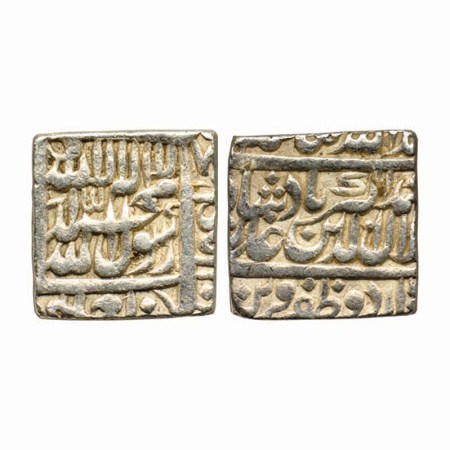 Akbar, Silver Square Rupee, 10.62gm, Urdu Zafar Qarin Mint, Undated type. KM 82.9. Very Fi