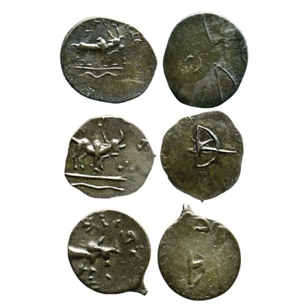 Banvasi Region, Potin Unit (3), Obv: Bull facing right below wavy line, crude Brahmi legen