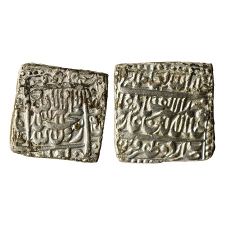 Akbar, Silver Square Rupee, 10.70gm, Urdu Zafar Qarin Mint, AH Alf (1000), Broad flan with