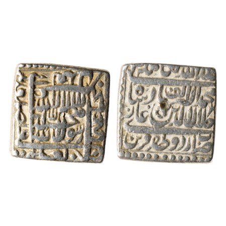 Akbar, Silver Square Rupee, 11.26gm, Urdu Zafar Qarin Mint, AH Alf (1000), Broad flan with