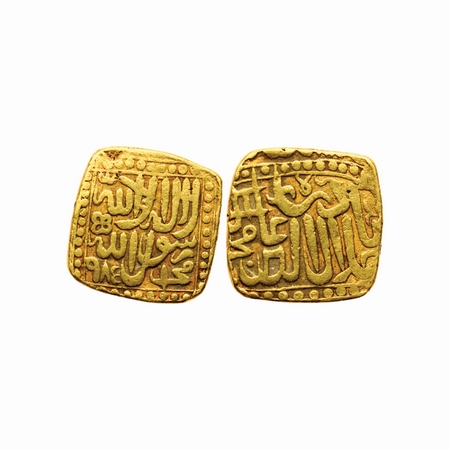 Akbar, Gold Mohur, 10.65gm, (Malwa Type), Mintless, Obv: Allahu Akbar, Rev: Jal Jalala. KM