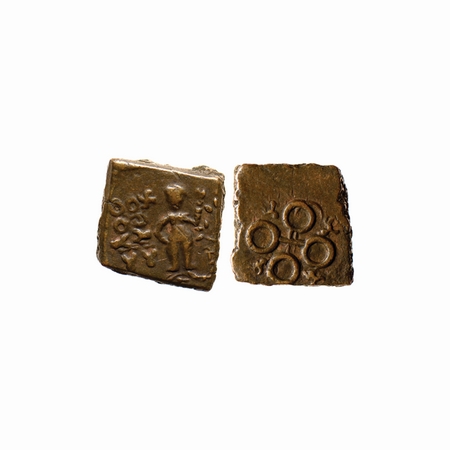 Post-Mauryan, Ujjaini Region, Copper, 4.67gm. Obv: Standing female figure, right hand on h