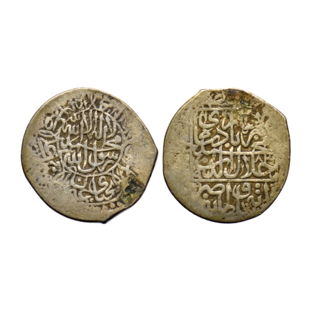 Akbar, Silver Shahrukhi, 4.66gm, Mint name not visible but by style Hazrat Delhi, AH 983. 