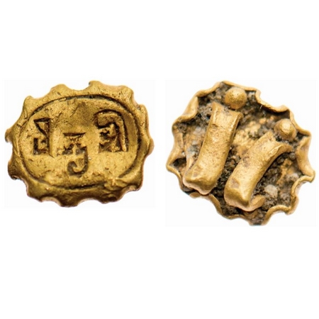 Gold Seal, from Junagarh region in Gujarat (1st-2nd Century AD), 0.51g, Obv: Six Brahmi le