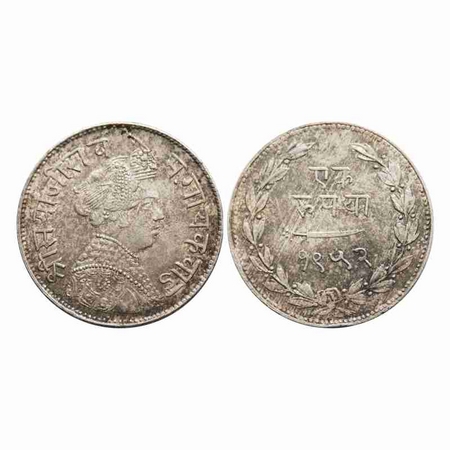 Baroda, Silver Rupee, 11.34g, Sayaji Rao III, VS 1952. KM # Y36a. Almost original toned Un