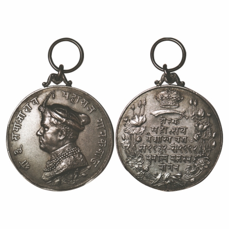 Baroda, Diamond Jubilee Silver Medal, 21.88g, Hirak Mahotsava, Obv: profile portrait of H.