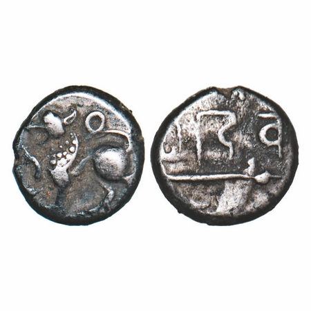 Yadavas of Devgiri, Singhanadev, Silver Dramma, 0.94gm, Obv: Lion walking to left, Rev: Na