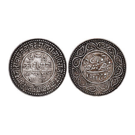 Kutch, Silver, 2 ½ Kori, 6.96g, Khengarji III, INO George V, VS 1979/1922 AD. Edge: withou