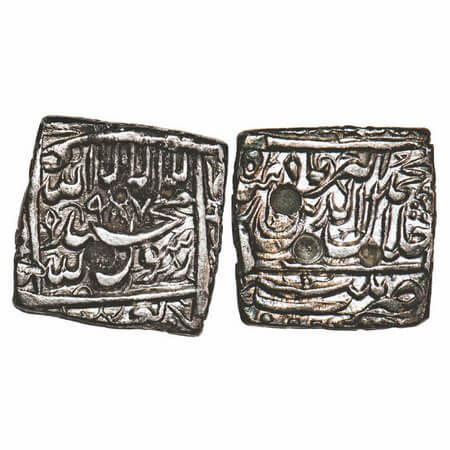 Akbar, Silver Square Rupee, 10.96g, Patna Mint, AH 987. KM 82.6. Very Fine+, Scarce.