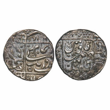 Aurangzeb, Silver Rupee, 11.49g, Junagadh Mint, legends in square type area, 5 RY. KM 301.