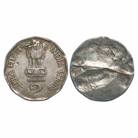2 Rupees, 1992, Cu-Nic, struck through Error, Die crack on obverse. Very Fine+, Scarce.