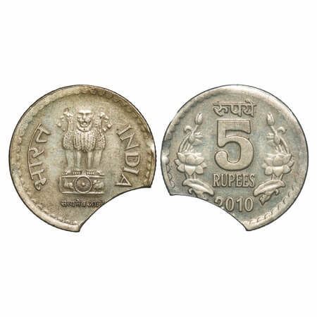 5 Rupees 2010, Nickel Brass, 4.49g, Bombay Mint, Obv: Denomination flanked by flowers, Rev