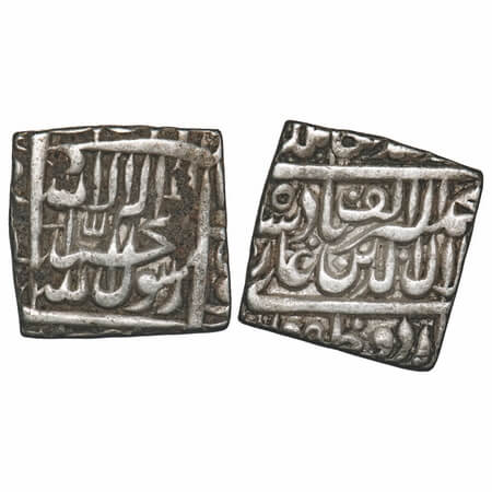 Akbar, Silver Square Rupee (Broad flan), 11.34g, Urdu Zafar Qarin Mint, AH Alf (1000). KM 