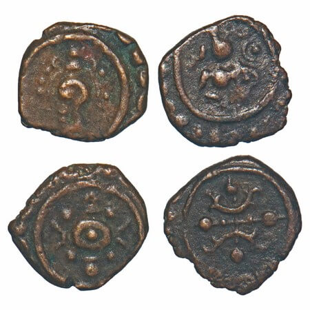 Travancore, Copper Thirai Cash (2 coins), 1.05g, Obv: lion with crescent above, Rev: geome