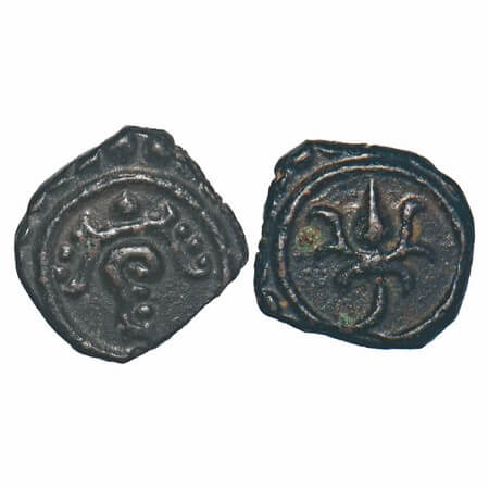 Travancore, Copper Thirai Cash, 1.07g, Obv: Decorated Shanka, Rev: Lotus, within dotted bo