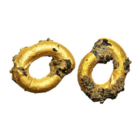 Medieval Gujarat, Gold coated earring (approx 700-800AD) 3.12g, 16.84x12.40 mm, A round pl