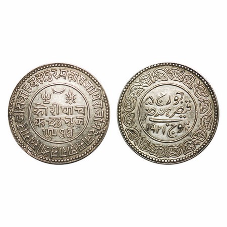 Kutch, Silver, 5 Kori, 13.88g, Khengarji III, in the name of George V, VS 1977 / 1921 AD. 