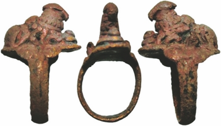 Ancient Ring, Nandi Bull Ring (2nd century AD), Copper, 15.00g, A Nandi Bull seated in its