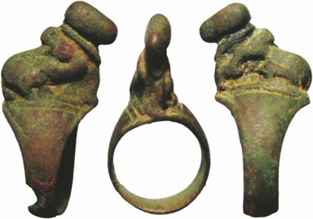 Ancient Ring, Nandi Bull Ring (2nd century AD), Copper, 12.13g, A Nandi Bull seated in its